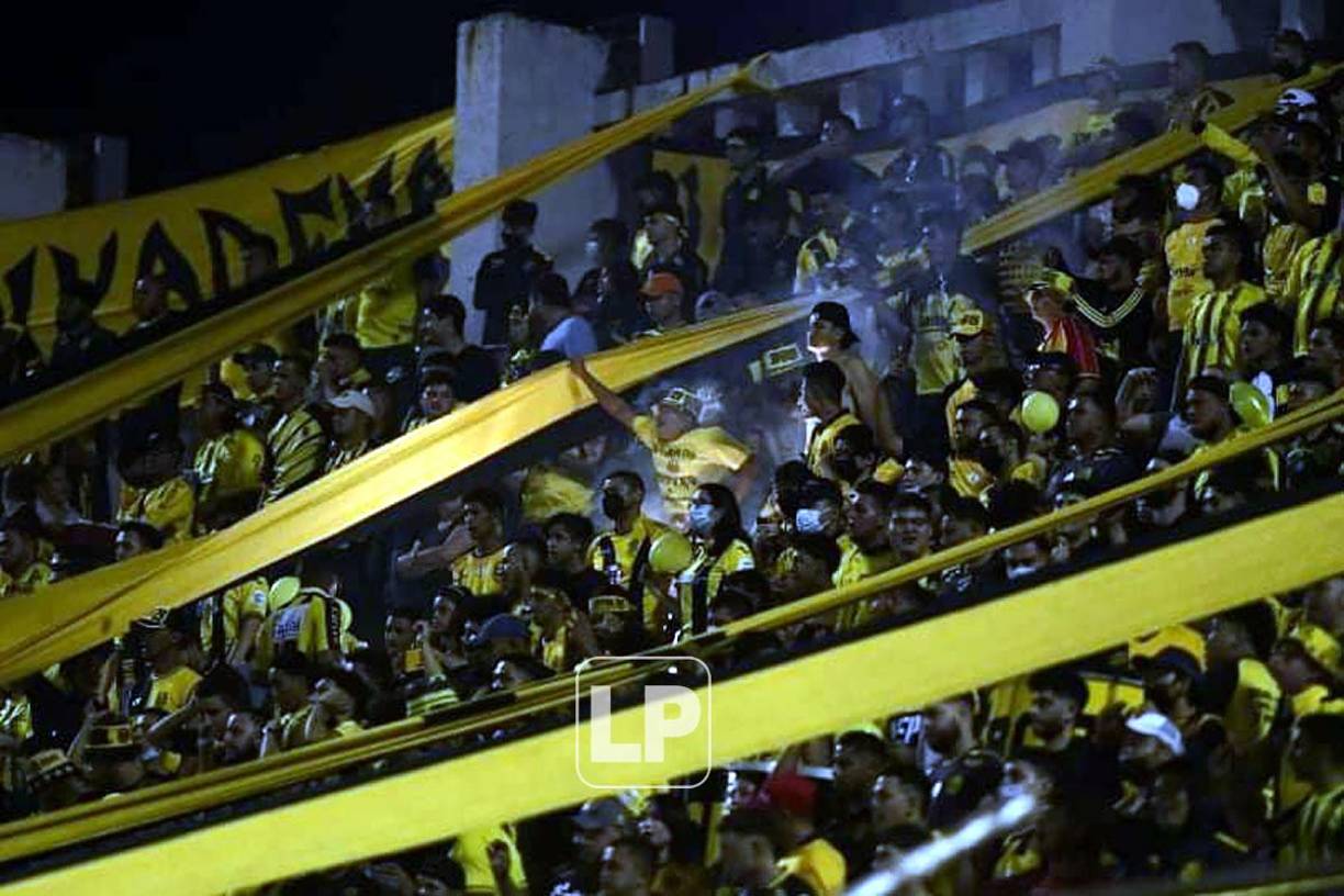 La afición aurinegra respondió al llamado de su equipo y alentó sin parar.