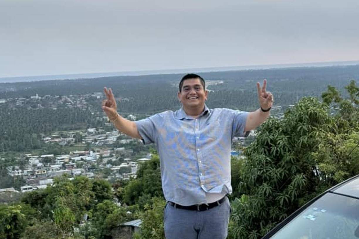 Ambos cuerpos quedaron tirados en el parque donde se realizaba el mitin y testigos aseguran que debido a los disparos de los escoltas, tres asistentes resultaron lesionados, y dos hombres fueron detenidos por los policías.