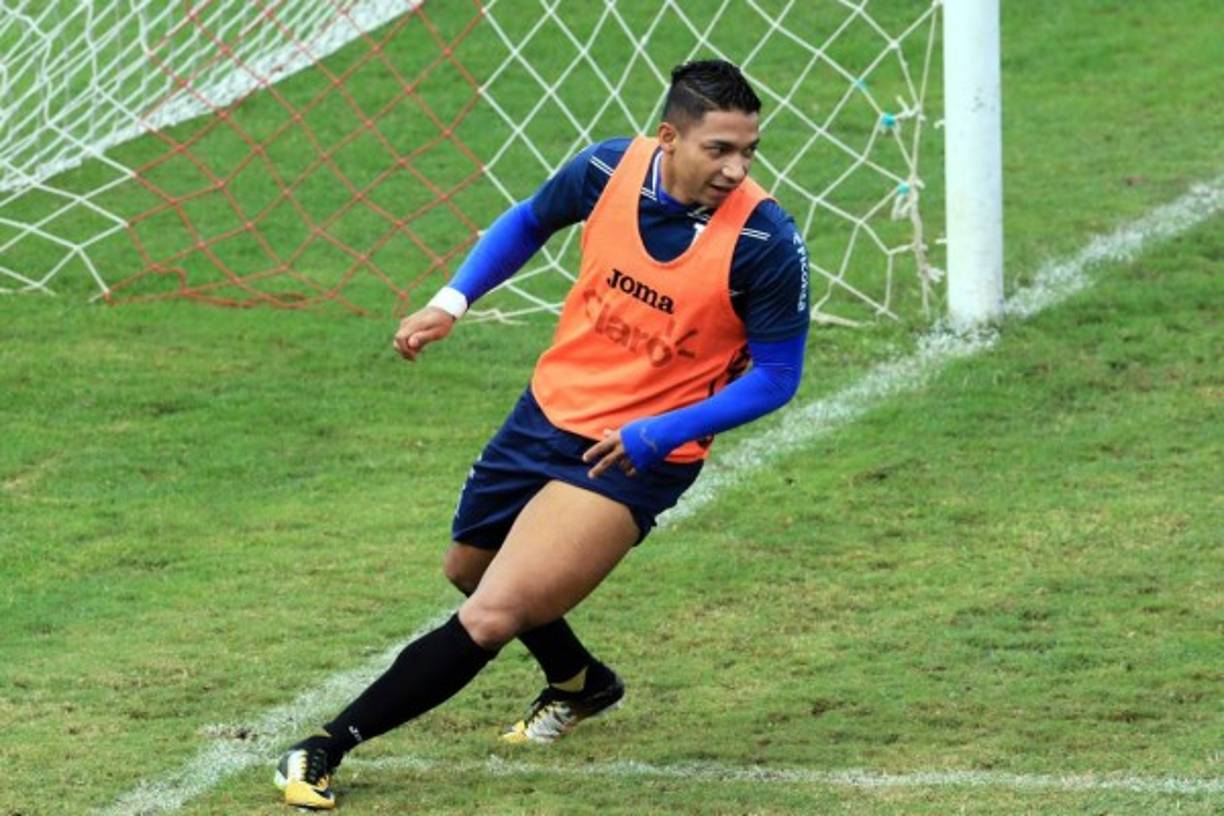 Emilio Izaguirre es un jugador seguro para Pinto en la banda izquierda. No hay duda de su titularidad.