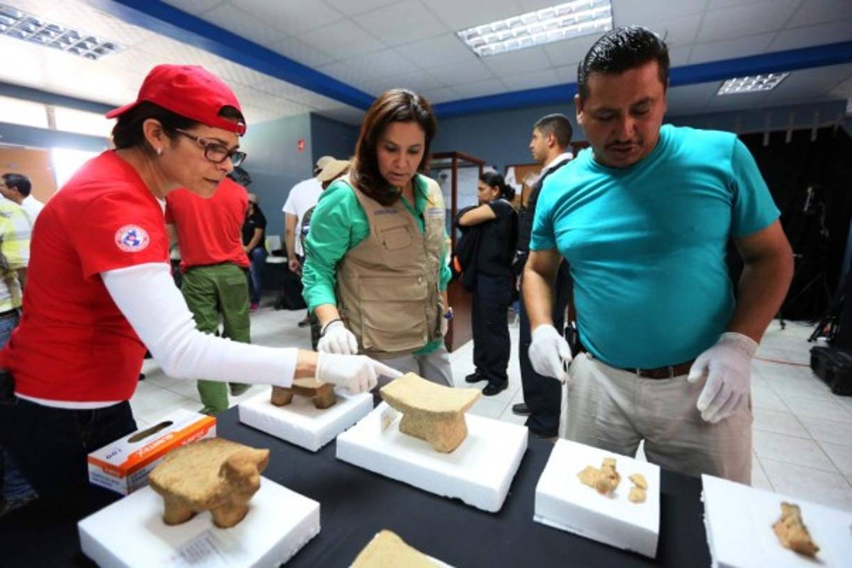Ana García, primera dama, y el gobernante hondureño acompañaron al equipo de arqueólogos del Instituto Hondureño de Antropología e Historia (IHAH), National Geographic y de la Universidad de Colorado (EE.UU.).