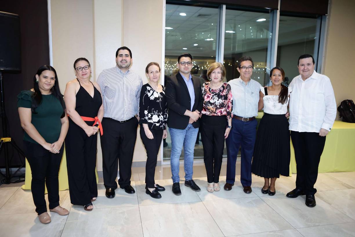 Miembros de la Junta Directiva de Canaturh SPS compartieron una linda velada con los invitados.