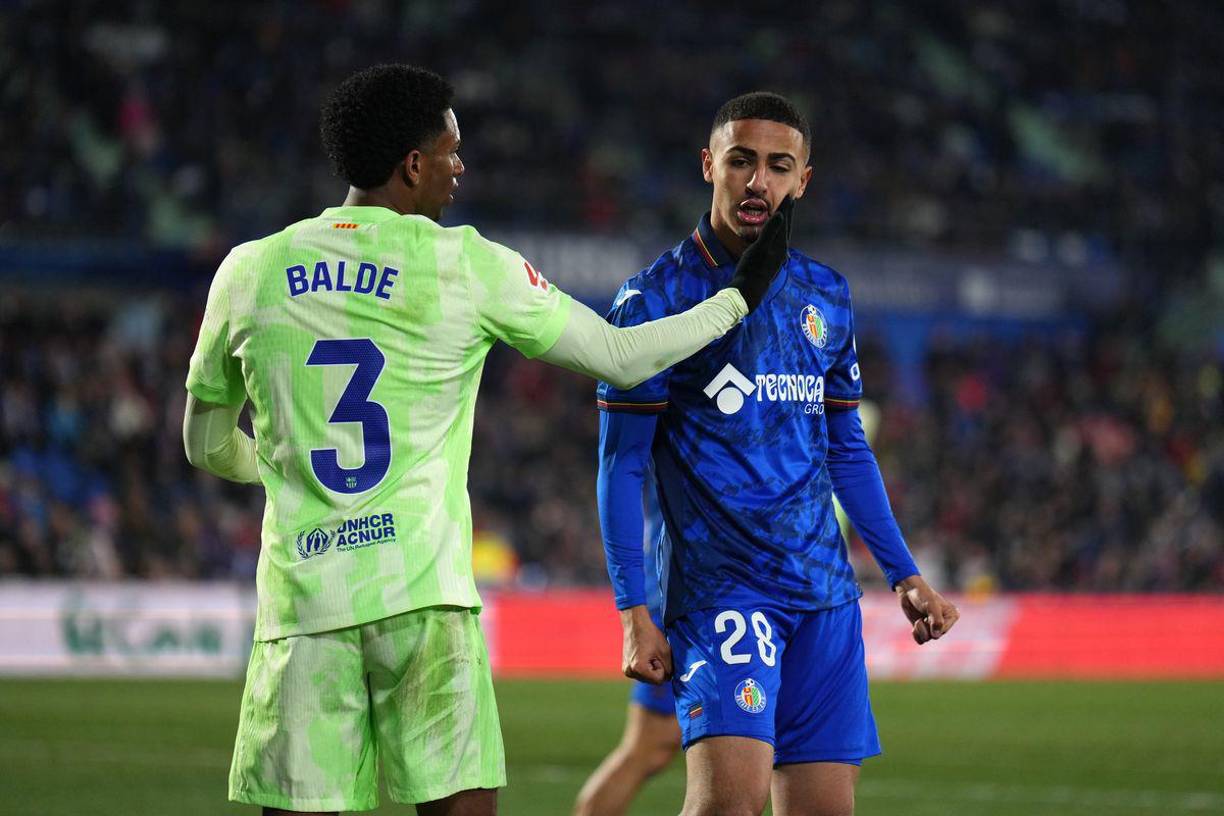Otra polémica que se vivió en el Getafe-Barcelona fue esta bofetada de Alejandro Balde al rostro de Ismael Bekhoucha.