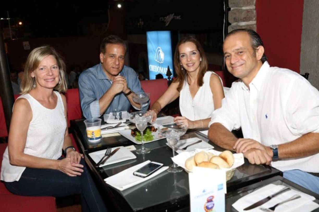 Elena Herreros, Thierry y Mary de Pierrefeu y Miguel Albero.