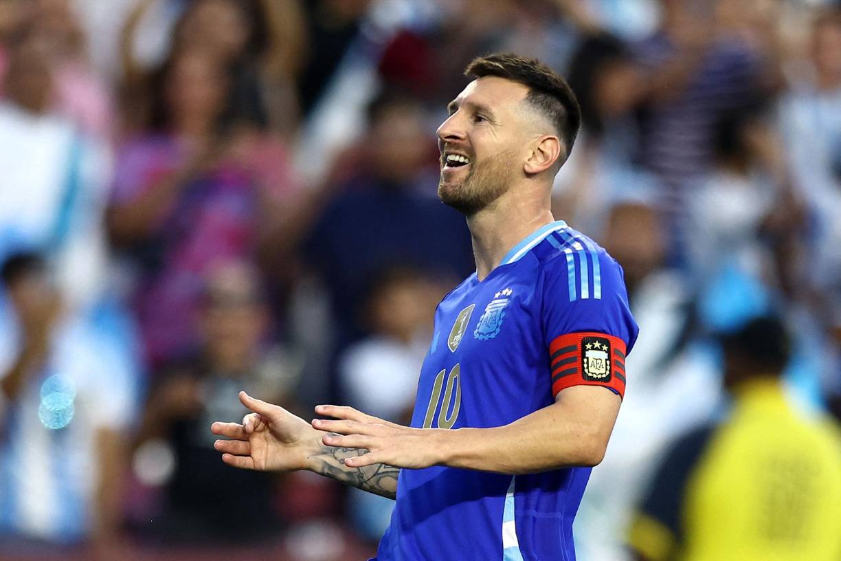 Superará a Américo Tesoriere (1920, 1921, 1922, 1923, 1924 y 1925) y quedará a uno del récord absoluto del uruguayo Ángel Romano (2 en 1916, 3 en 1917, 3 en 1919, 3 en 1920, 3 en 1921, 4 en 1922, 3 en 1924, 2 en 1926) y el ecuatoriano Alex Aguinaga (1 en 1987, 4 en 1989, 4 en 1991, 6 en 1993, 3 en 1995, 3 en 1999, 2 en 2001 y 2 en 2004).