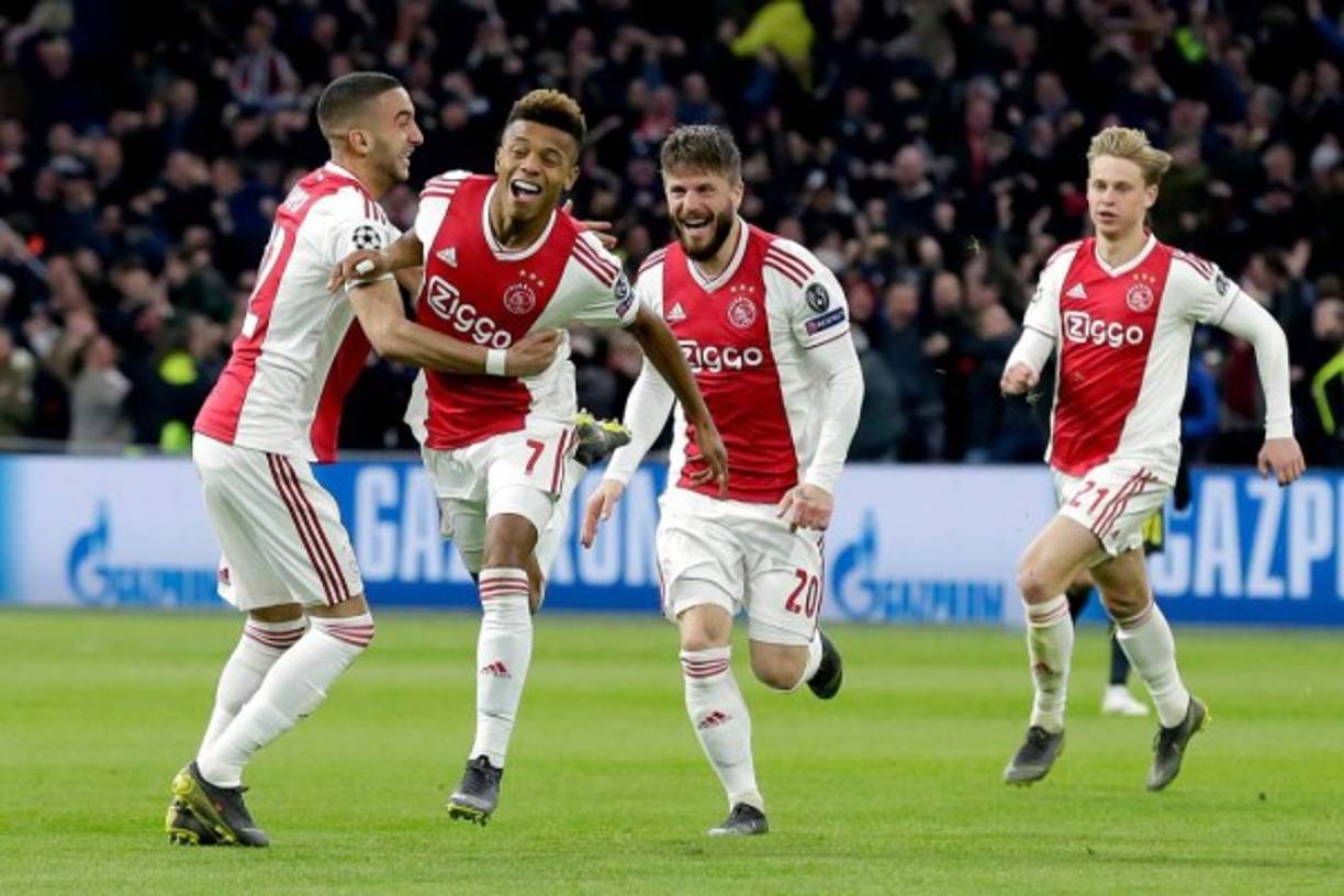 Y en el inicio de la segunda parte, el Ajax emparejó los cartones apenas al minuto 46 por medio del brasileño David Neres.