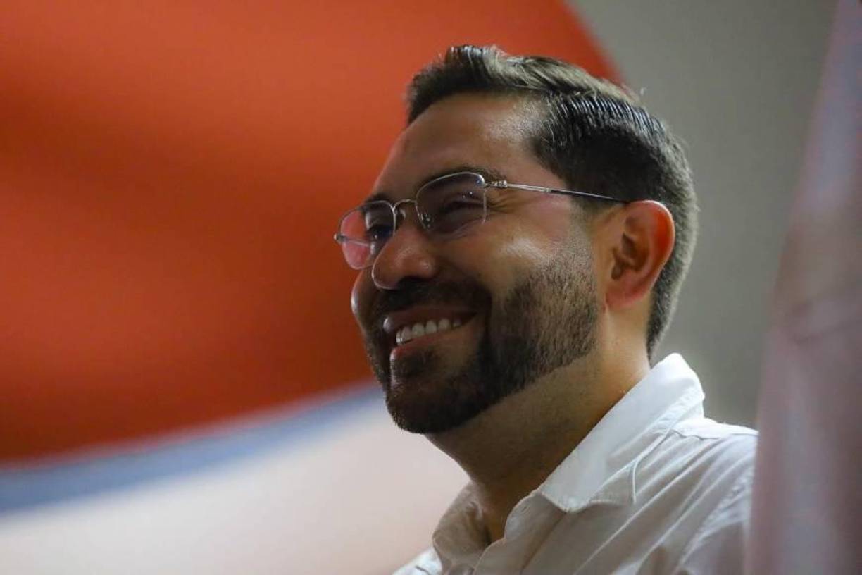 Aunque descartó categóricamente las alianzas con <b>Libre</b>, dejó abierta la posibilidad de acuerdos políticos con otras fuerzas en las elecciones generales. 