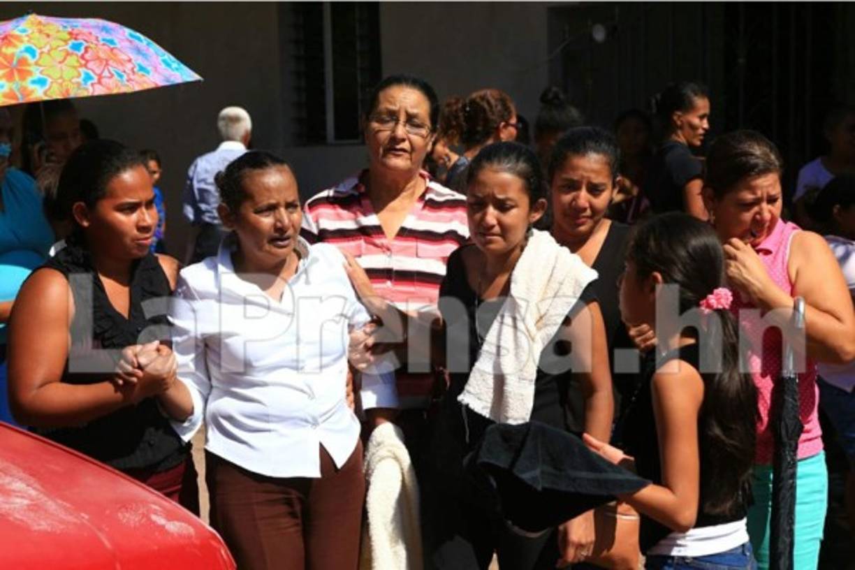 Todo el pueblo de Las Lomitas estaba acongojado, triste porque la pérdida de vidas inocentes que perecieron en la tragedia.