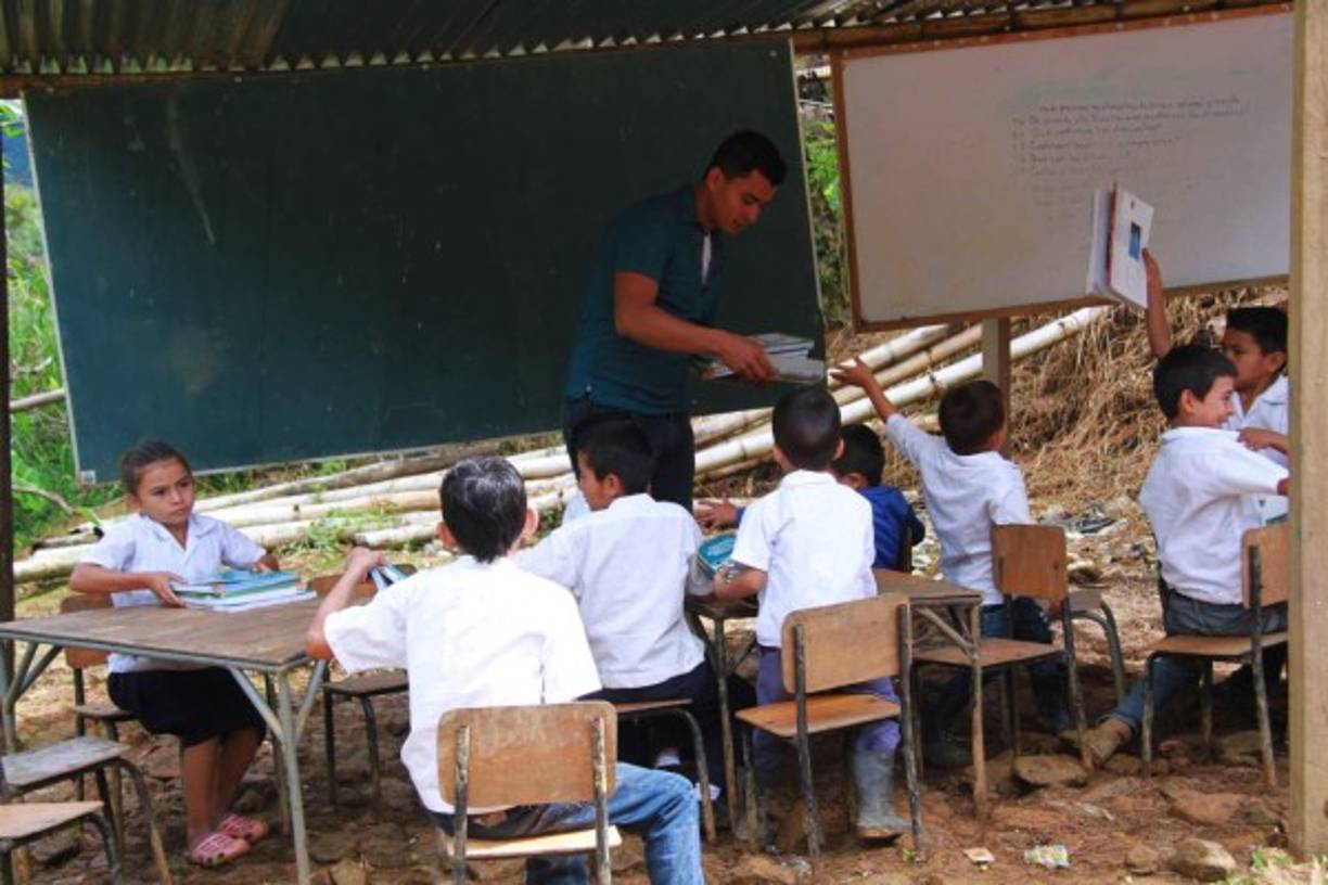 Los pobladores hicieron un llamado a las autoridades educativas, al Gobierno y la empresa privada para que les ayuden a construir un centro digno donde los alumnos puedan recibir sus clases.<br/>