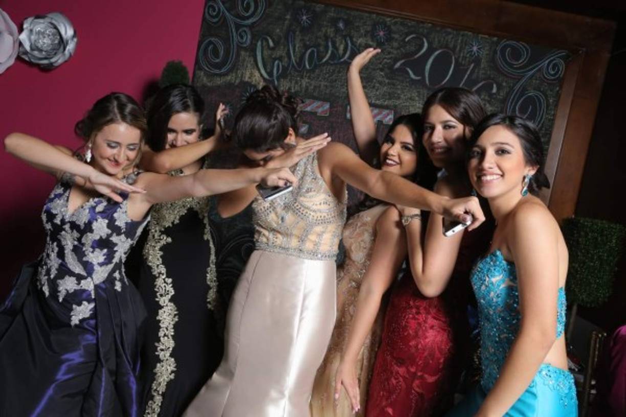 Arielle Canahuati, Karina Argueta, Skandra Craniotis, Nicole Coello y Alexiamaría Claros.