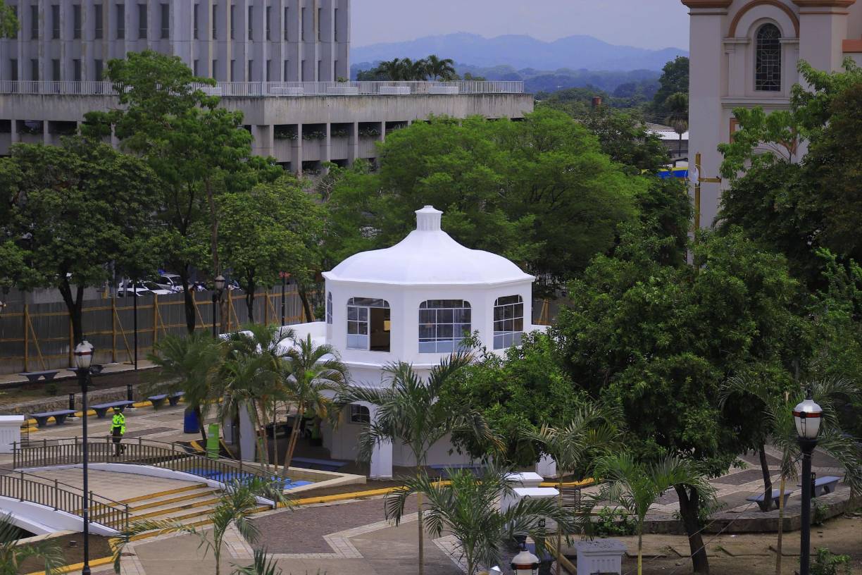 Los trabajos de mantenimiento comenzaron el 12 de julio. Las autoridades municipales ordenaron el cierre del lugar con láminas para proceder a ordenarlo e inicialmente hablaban de una remodelación.