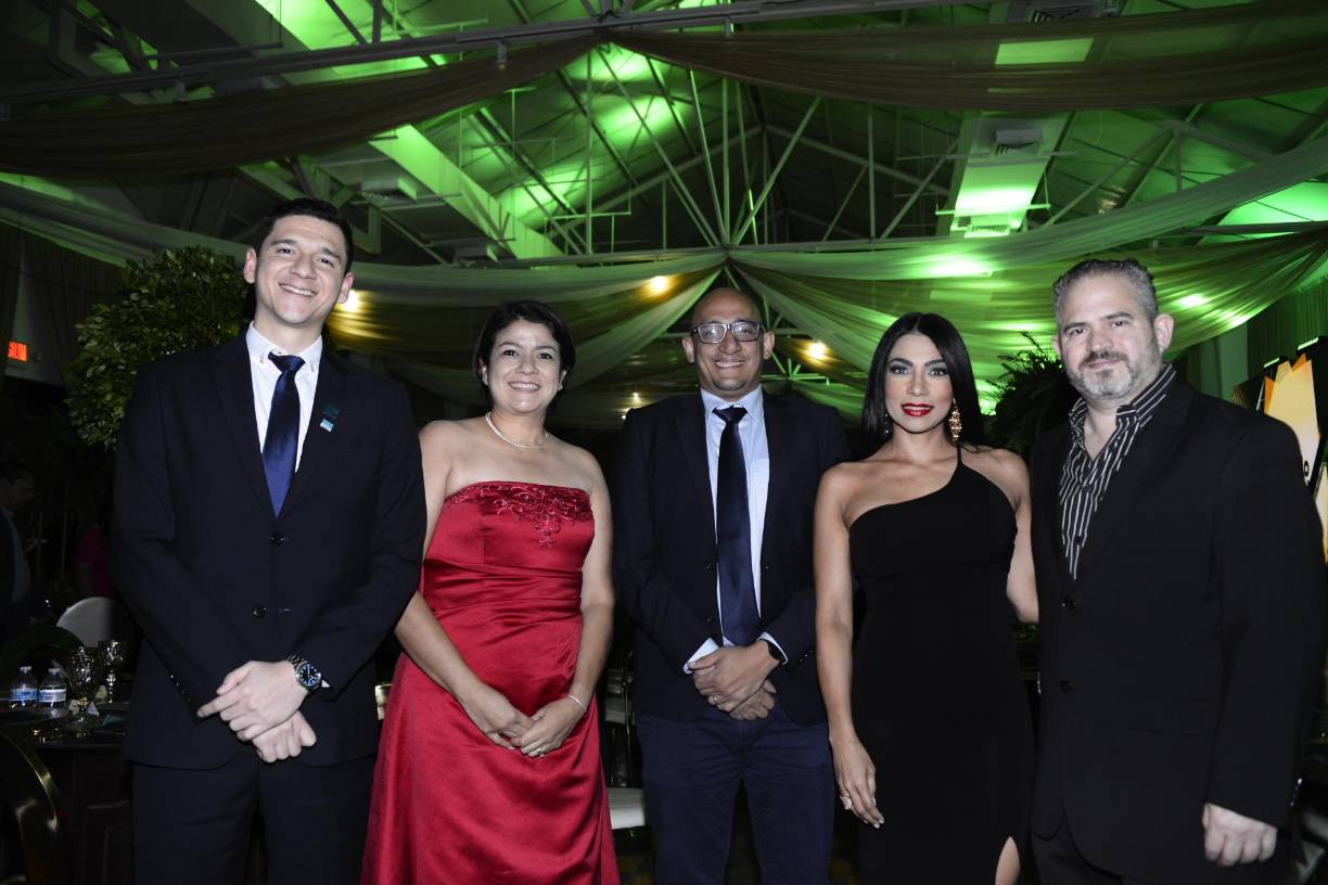 Fabián Flores, Cesia Sevilla, Salvador García, Sarahy Sánchez y Manuel Rodríguez