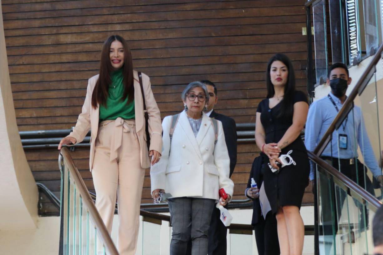 Colectivos de Libre gritan “vendidos” a diputados del PSH