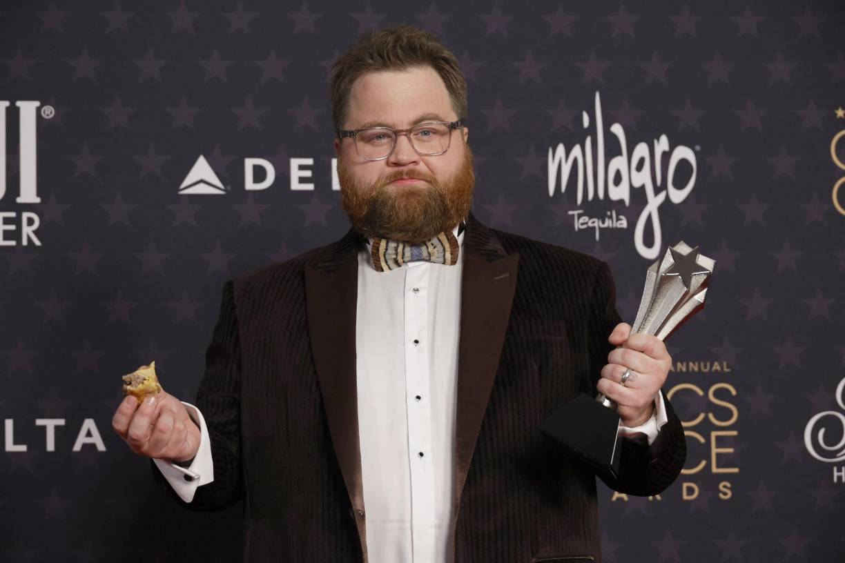 Mejor actor de reparto en una serie limitada o película para televisión: Paul Walter Hauser, Black Bird (Apple TV+) 