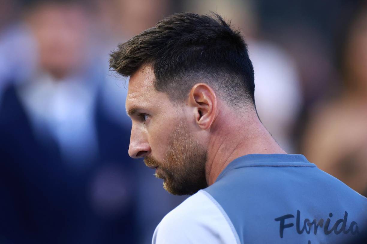 Lionel Messi debutó este viernes con el Inter Miami, en donde anotó un golazo. Esto dijeron a nivel mundial sobre su primer partido, los dardos de un periodista mexicano y Faiteson se pronunció.