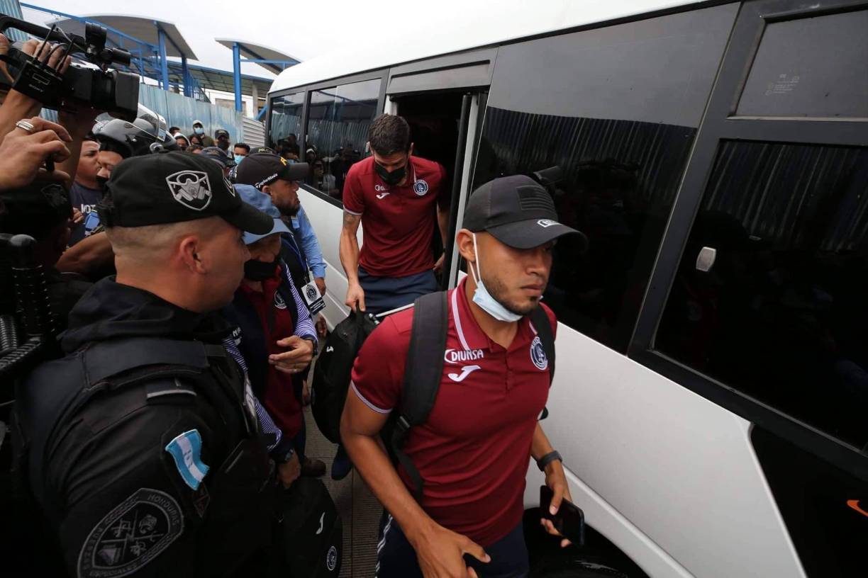 La plantilla del Motagua llegó una hora antes al estadio Nacional Chelato Uclés.