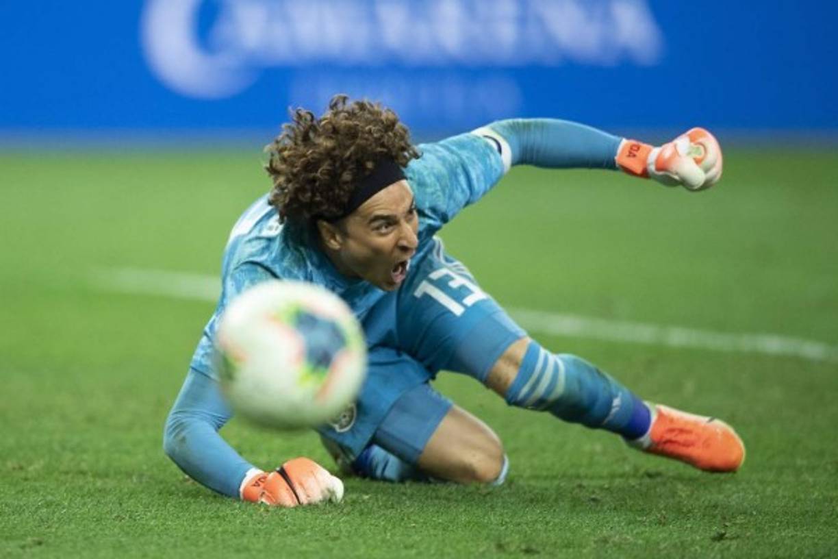 Guillermo Ochoa: Portero mexicano de 33 años de edad. Puede llegar gratis a cualquier club.