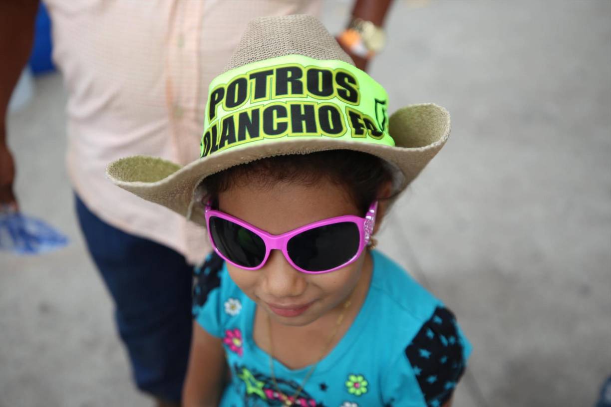 Las bellas chicas que adornaron la última jornada y el gran ambiente