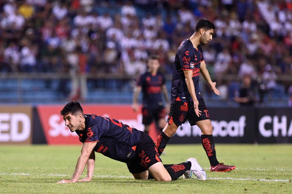 Los jugadores del Atlas quedaron de rodillas en el estadio Olímpico.