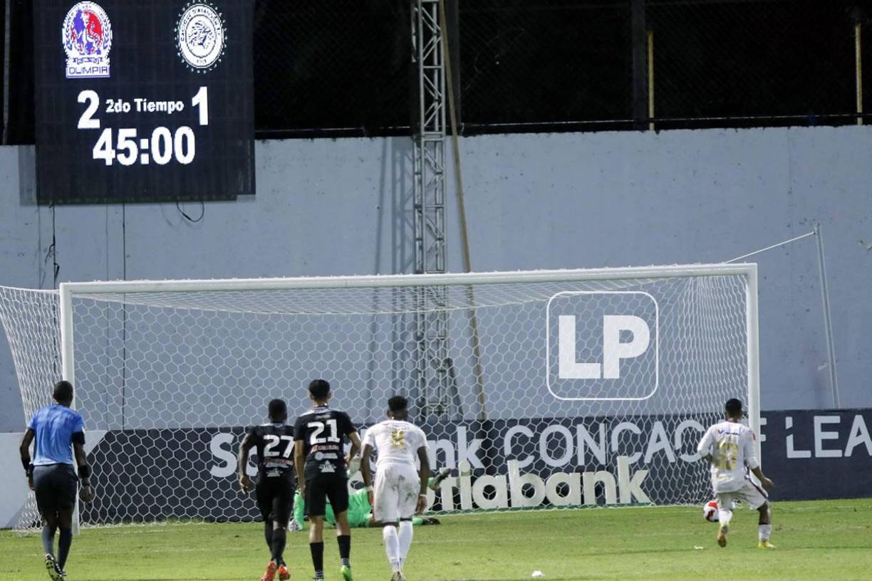 Y Michaell Chirinos selló el triunfo del Olimpia con este lanzamiento de penal.
