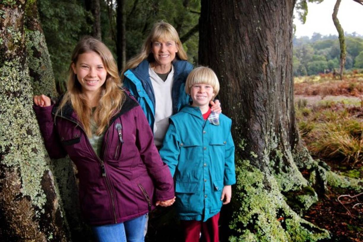 Terri Irwin es una bióloga estadounidense-australiana. Es la viuda de Steve Irwin, con quien procreó a Bindi y Robert Clarence.