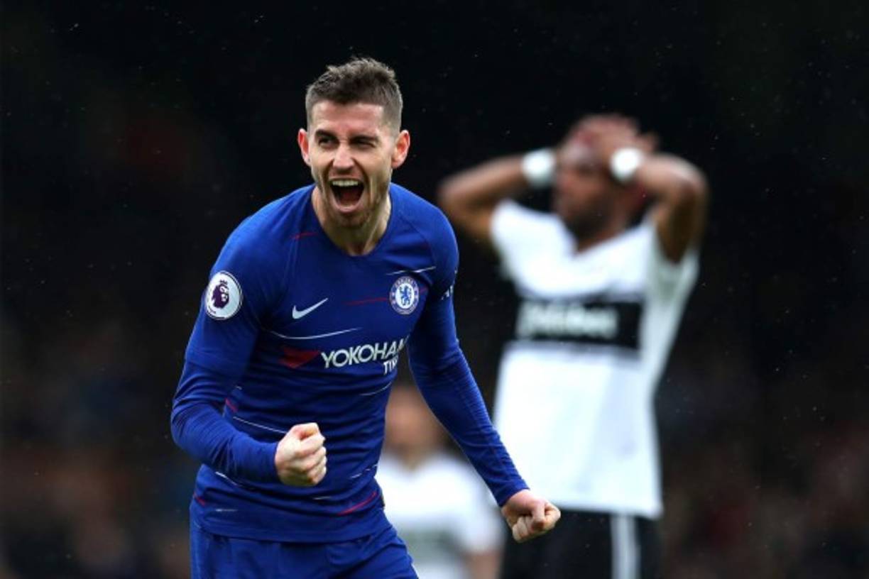 Jorginho, centrocampista brasileño del Chelsea, se ofrece a la Juventus. Eso se desprende de las declaraciones de su agente, Joao Dos Santos, en Radio Kiss Kiss: 'Necesita un jugador como Jorginho para jugar como (Sarri) quiere. Paratici tendrá que decidir que hace con él'.