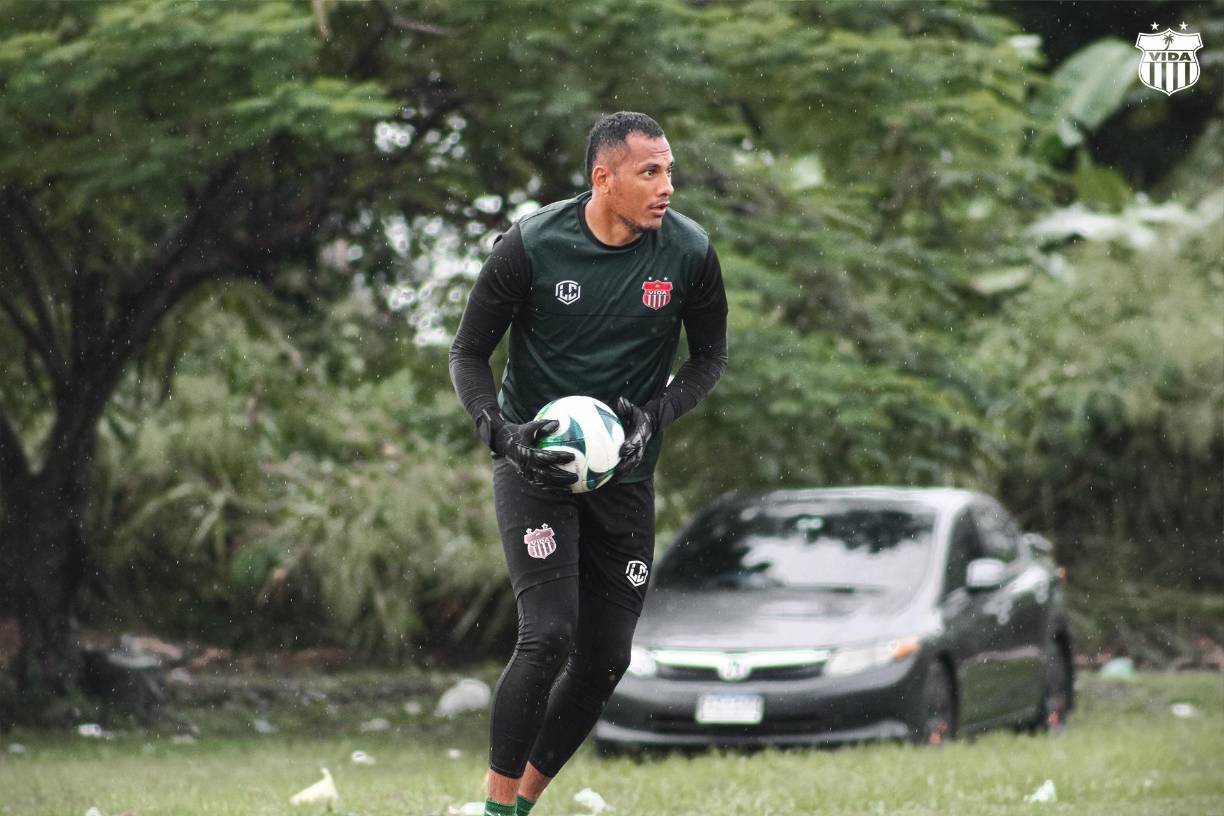 El portero Rafael Zúniga es otro de los que podría salir del Vida para el próximo torneo. Pese a ello, está en la convocatoria para el inicio de la pretemporada.