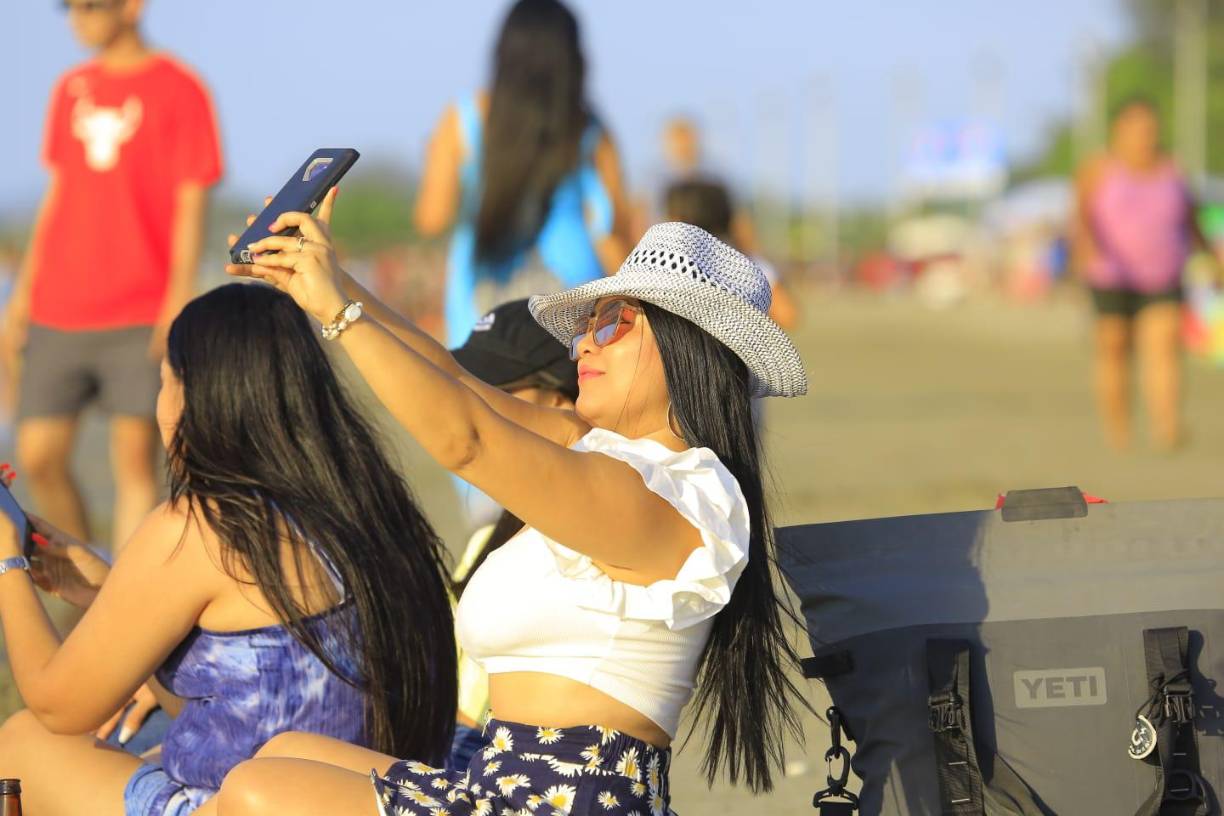 Así disfrutan los hondureños este sábado en Cieneguita, Cortés