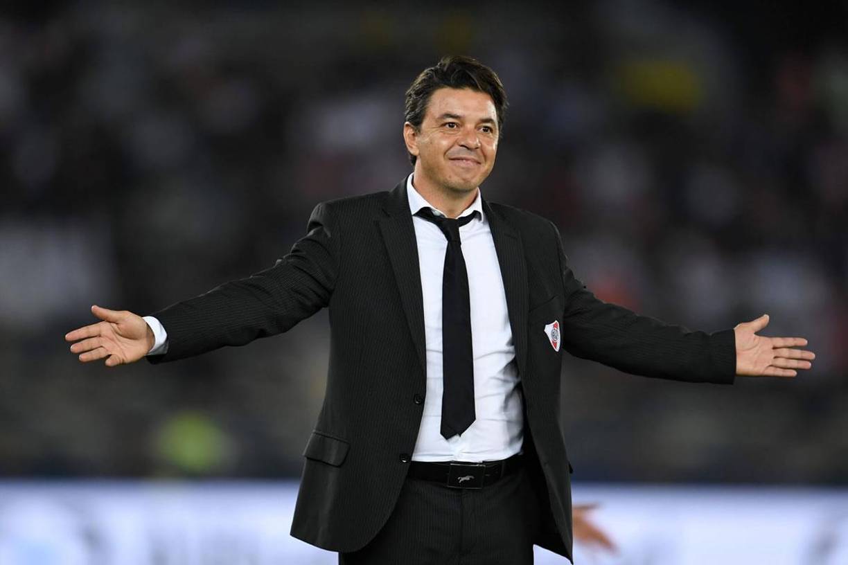 Según informa el diario ‘Récord’ en su portada del miércoles, el América de México tiene la intención de ofrecerle al argentino Marcelo Gallardo el puesto de entrenador, tras su reciente fracaso en la Liga Mexicana y luego de la renuncia de Fernando Ortiz. La opción de contratar al ‘Muñeco’ ha cobrado fuerza en el entorno de las Águilas.