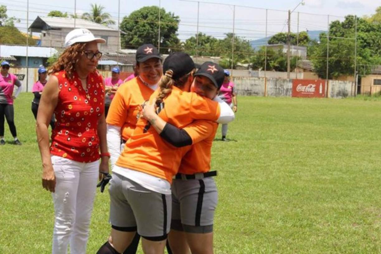 La chica representó a Honduras en un centroamericano de softball en Costa Rica en 2011.