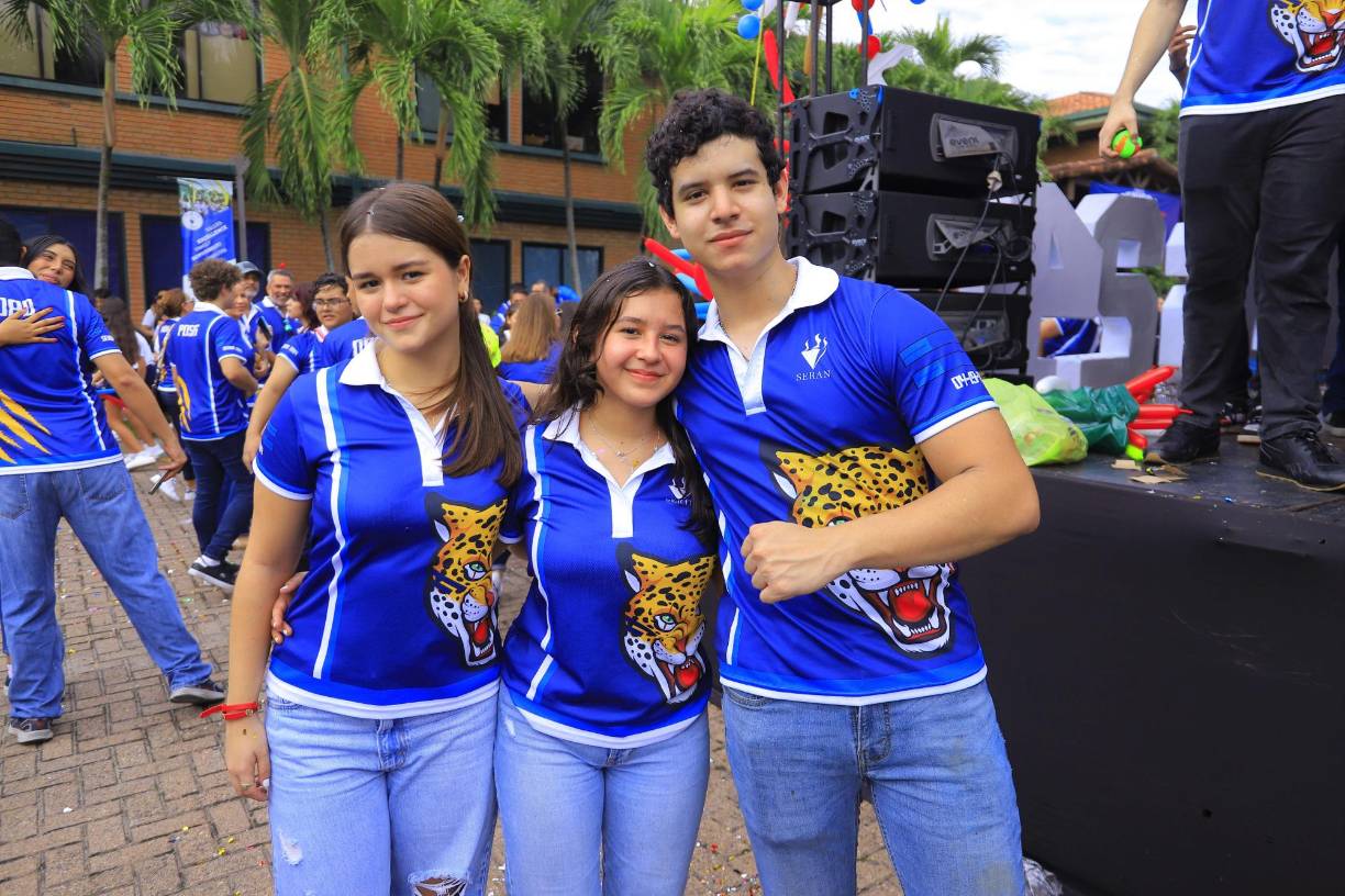 Iana Fiallos, Fernando Solís y Romeo Castellón