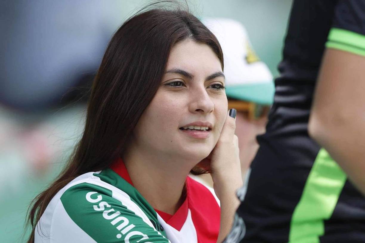 Las chicas que adornaron el derbi Marathón-Real España en el Yankel