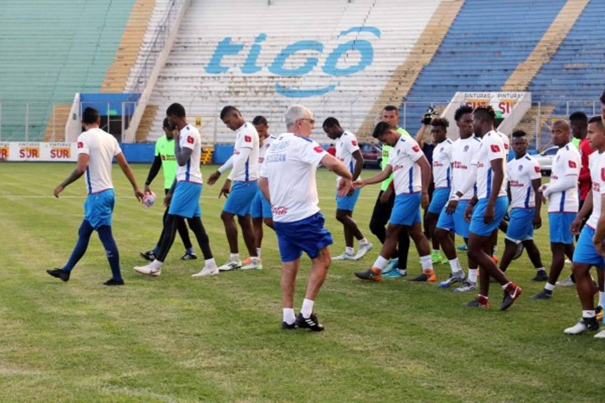 Al finalizar la charla, Keosseián mandó a sus jugadores a entrenar.