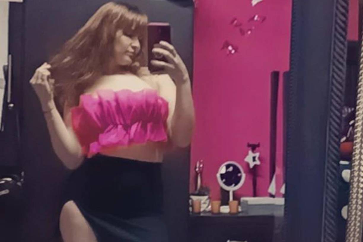 Con veladoras y pancartas “cerraron” simbólicamente la tienda. “Clausurado por la ciudadanía”, decía una cartulina. Después rompieron vidrios e incendiaron la mercancía. Personal de bomberos tuvo que acudir para sofocar el fuego.