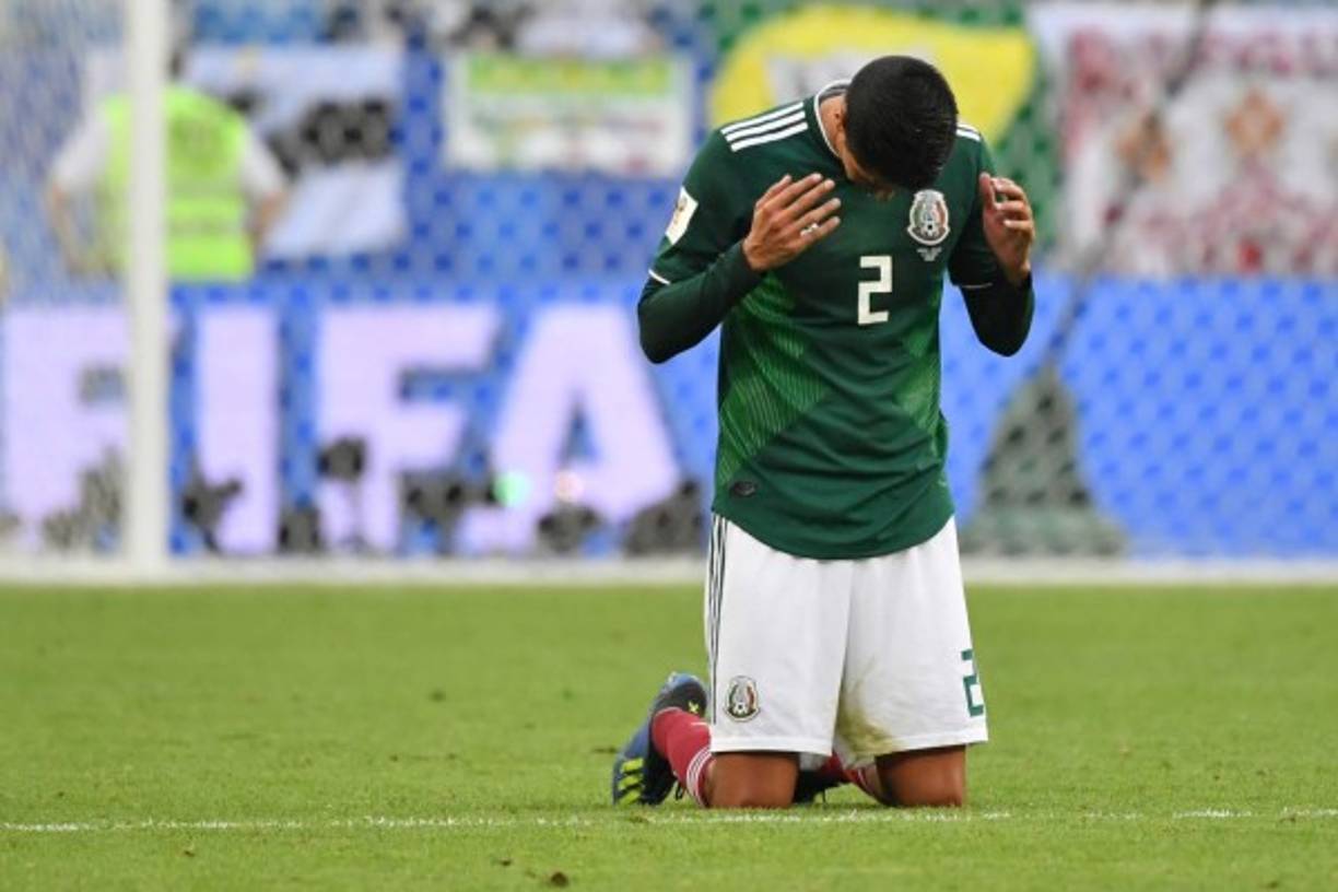 El defensa Hugo Ayala realizó una oración tras el final del juego.