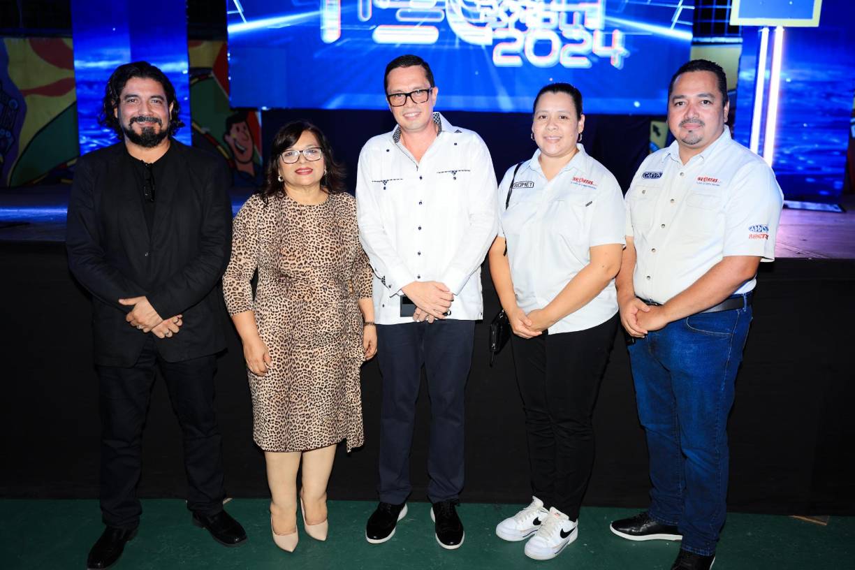 Ayax Mejía, Reina Flores, Icker Peña, Karla Rodríguez y Emilio Gutiérrez