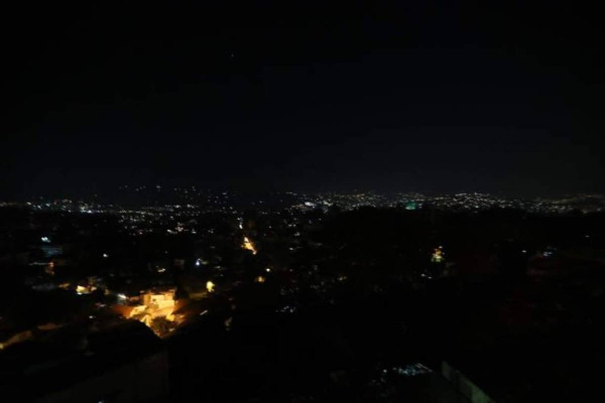 El servicio se ha restablecido por lapsos en algunas zonas de la capital, pero la crisis continúa.