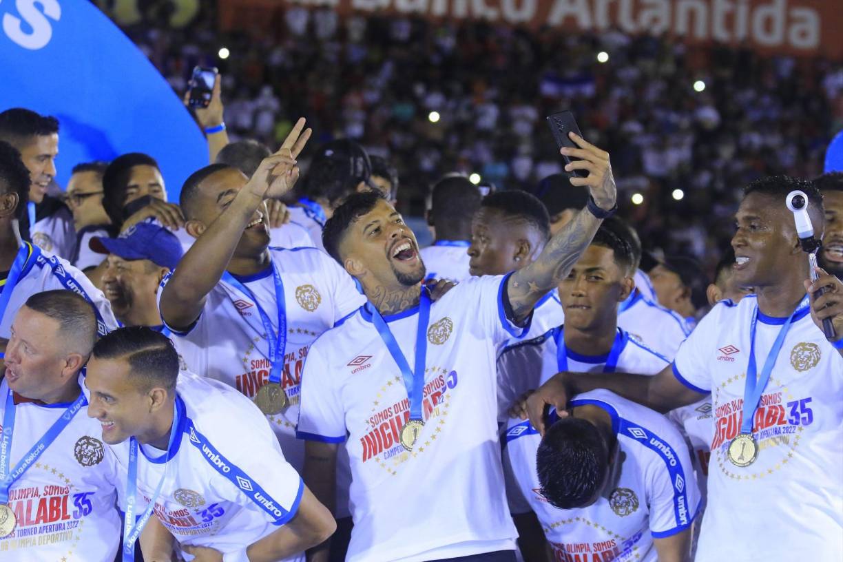 El Olimpia es de los clubes más antiguos de Honduras, fundado en 1912 como club de beisbol en la capital, para luego con algunos años de historia, en 1928 comenzaron también a participar en torneos de fútbol, lo que hizo que en la era amateur también dominara los campeonatos, ganando ocho, mismo que ya se suma en sus redes.