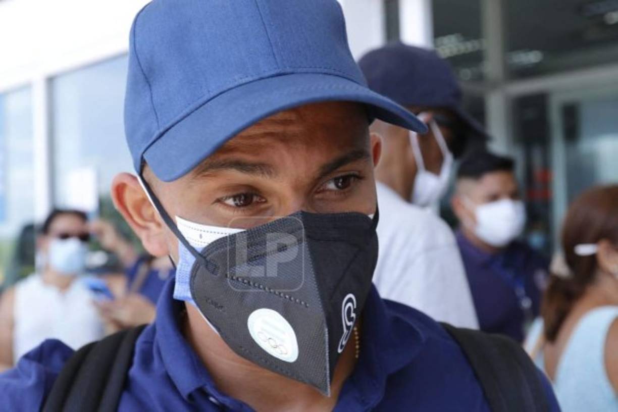 El volante Edwin Rodríguez portó dos mascarillas dando el ejemplo ya que cumple con las medidas de bioseguridad.