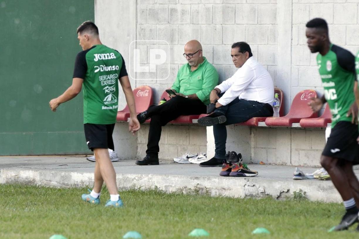 Orinson Amaya se quedó para presenciar el primer entrenamiento de Francisco Martínez y estuvo acompañado por Rolin Peña.