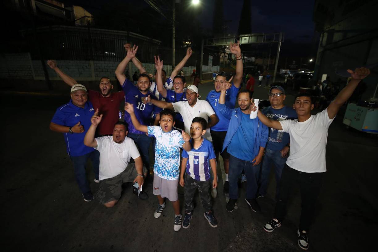 Desde los más pequeños hasta los más grandes. Nadie se quiso perder el regreso de la “H” a la capital. 