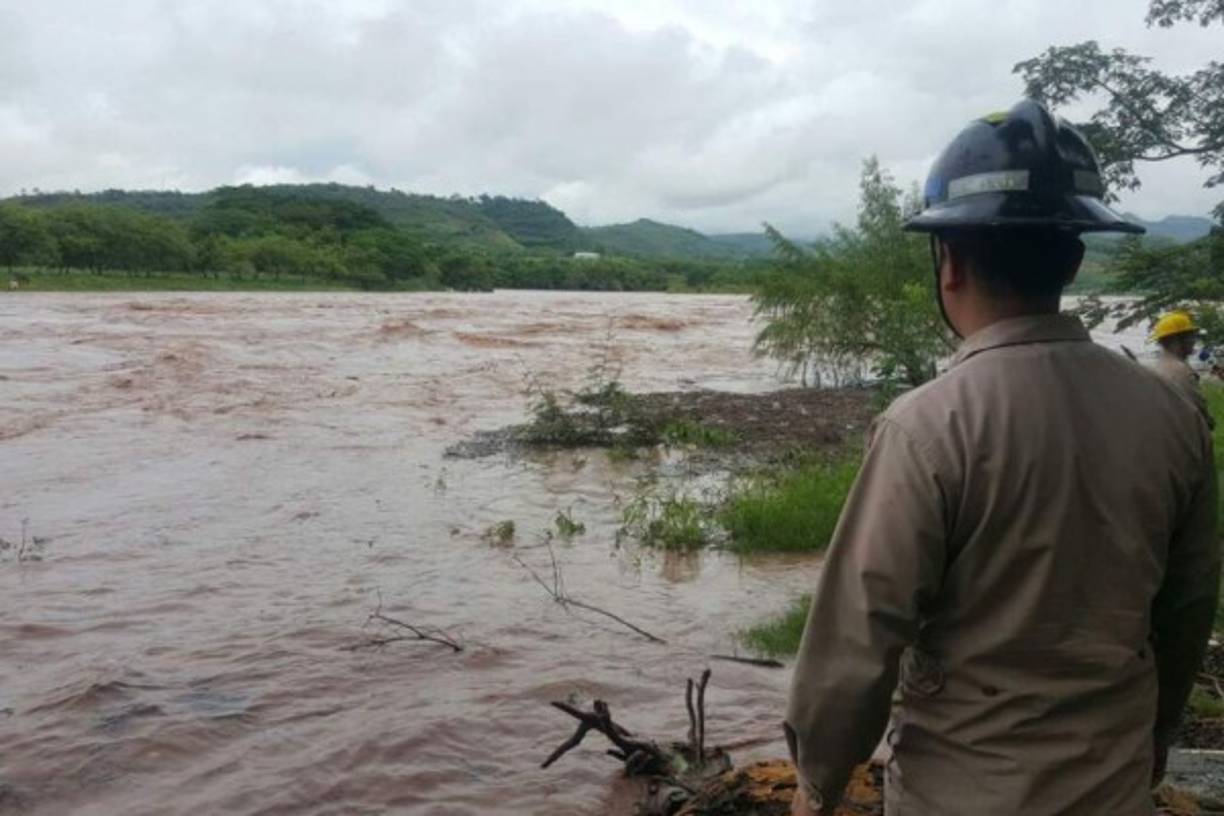 El Comité Permanente de Contingencias (Copeco) decretó extender por 48 horas más la alerta verde vigente en el territorio nacional debido al ingreso de una onda tropical débil asociada a una vaguada que dejará cantidades importantes de lluvia.