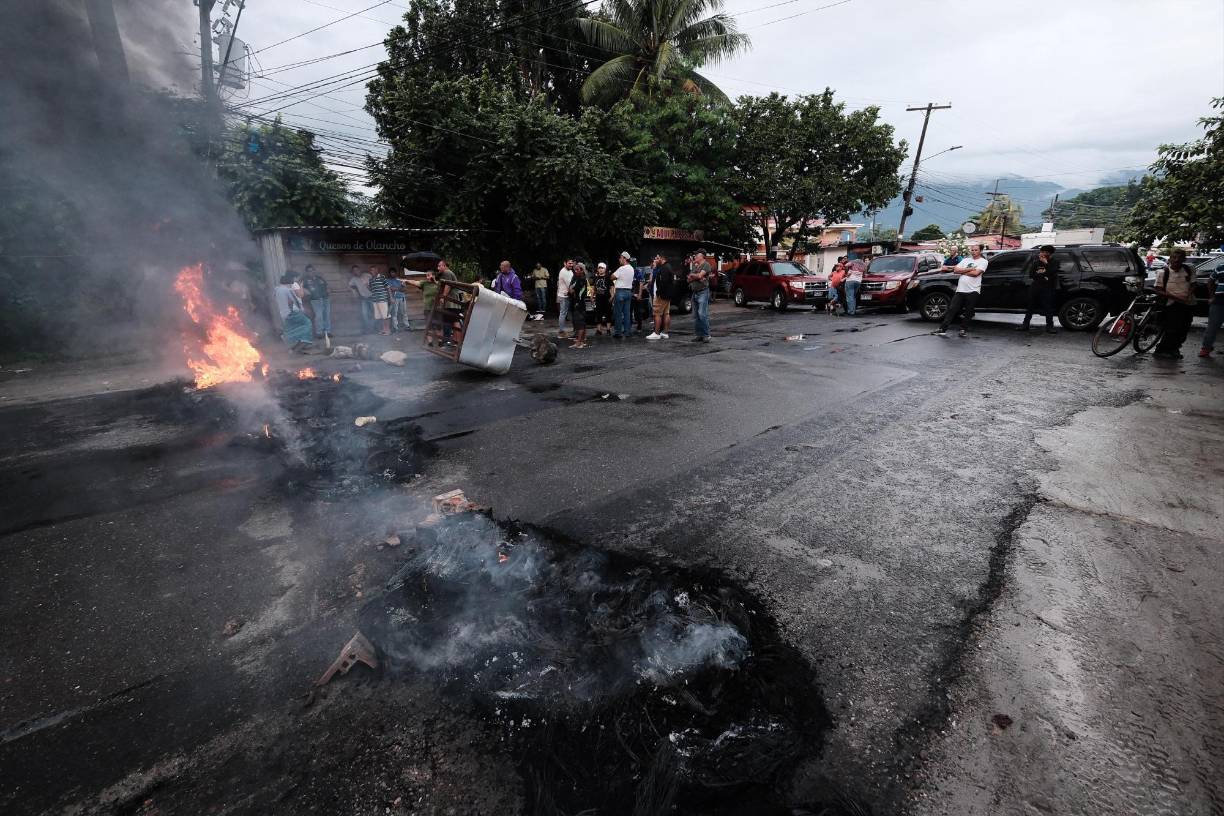 Los vecinos no descartan que en los próximos días organicen una mayor manifestación para que sus demandas sean tomadas en cuenta por la alcaldía sampedrana. 