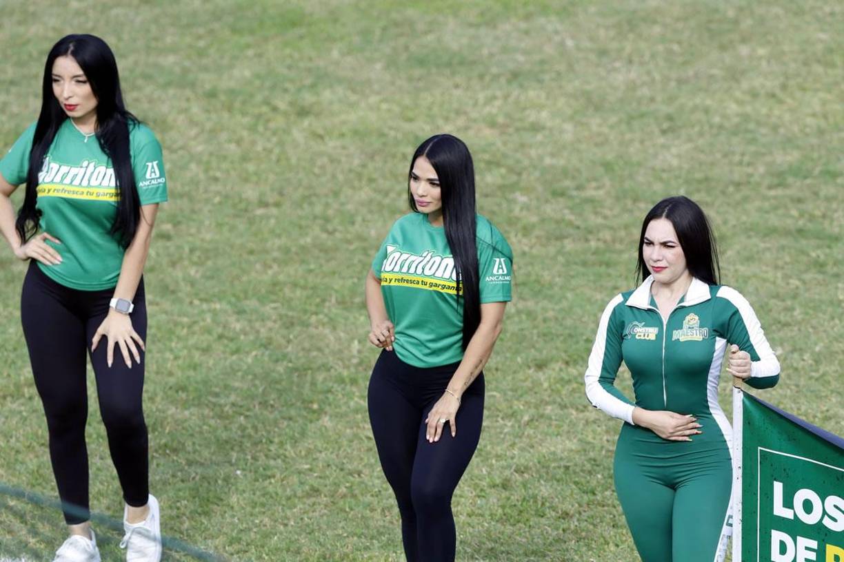 Bellas edecanes estuvieron sobre la grama del estadio Yankel Rosenthal.