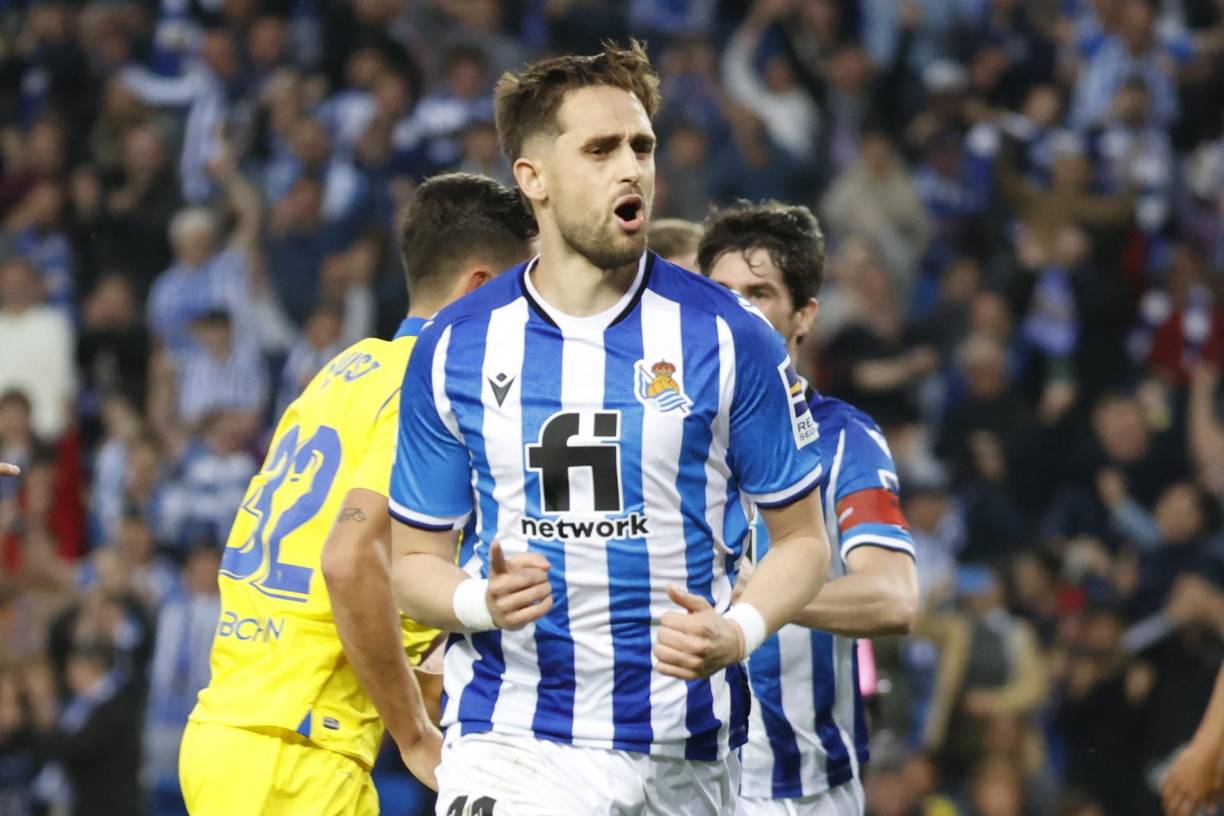 La Real Sociedad confirmó que Adnan Januzaj no continuará en el equipo la próxima temporada y el belga debe buscar un nuevo club. Se menciona que el Barcelona, Sevilla y Valencia estarían interesados en ficharle.
