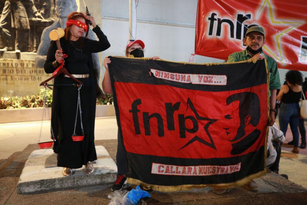 Hondureños montan vigilia en el Congreso por elección de Corte Suprema de Justicia