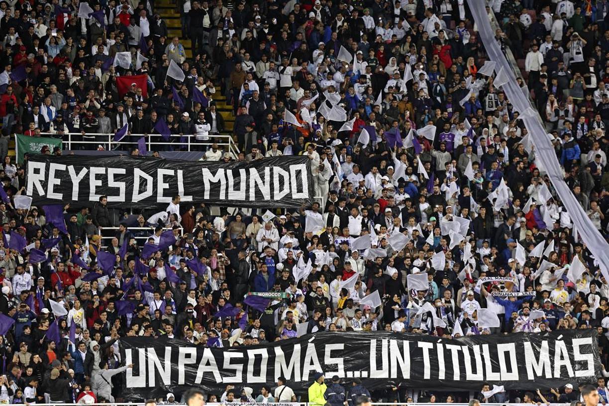 “Reyes del mundo”, “un paso más... un título más”, así recibieron los aficionados al Real Madrid.