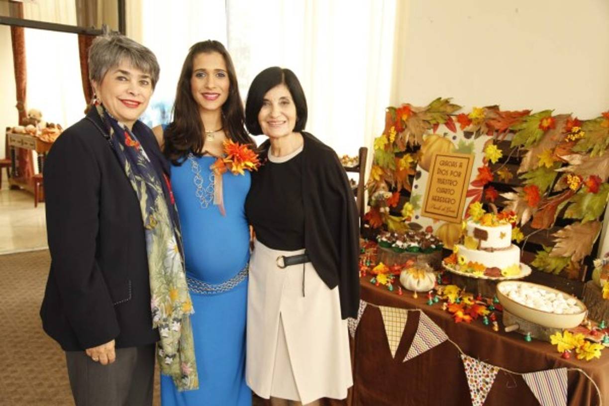Linda Coello, Lille Abufele y Ena Rietti.