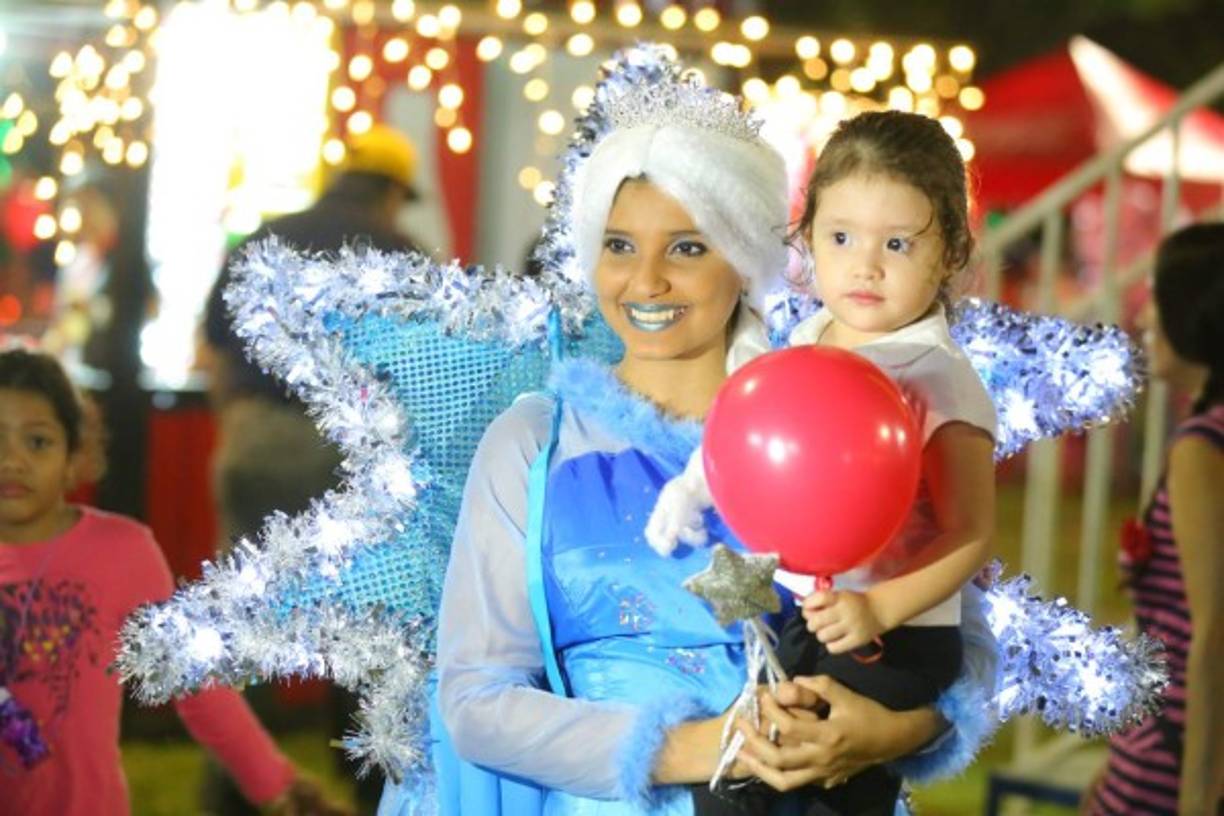 El espíritu navideño se respira en la Villa que Coca Cola le ofrece a todos los hondureños para vivir estas fiestas decembrinas al máximo.