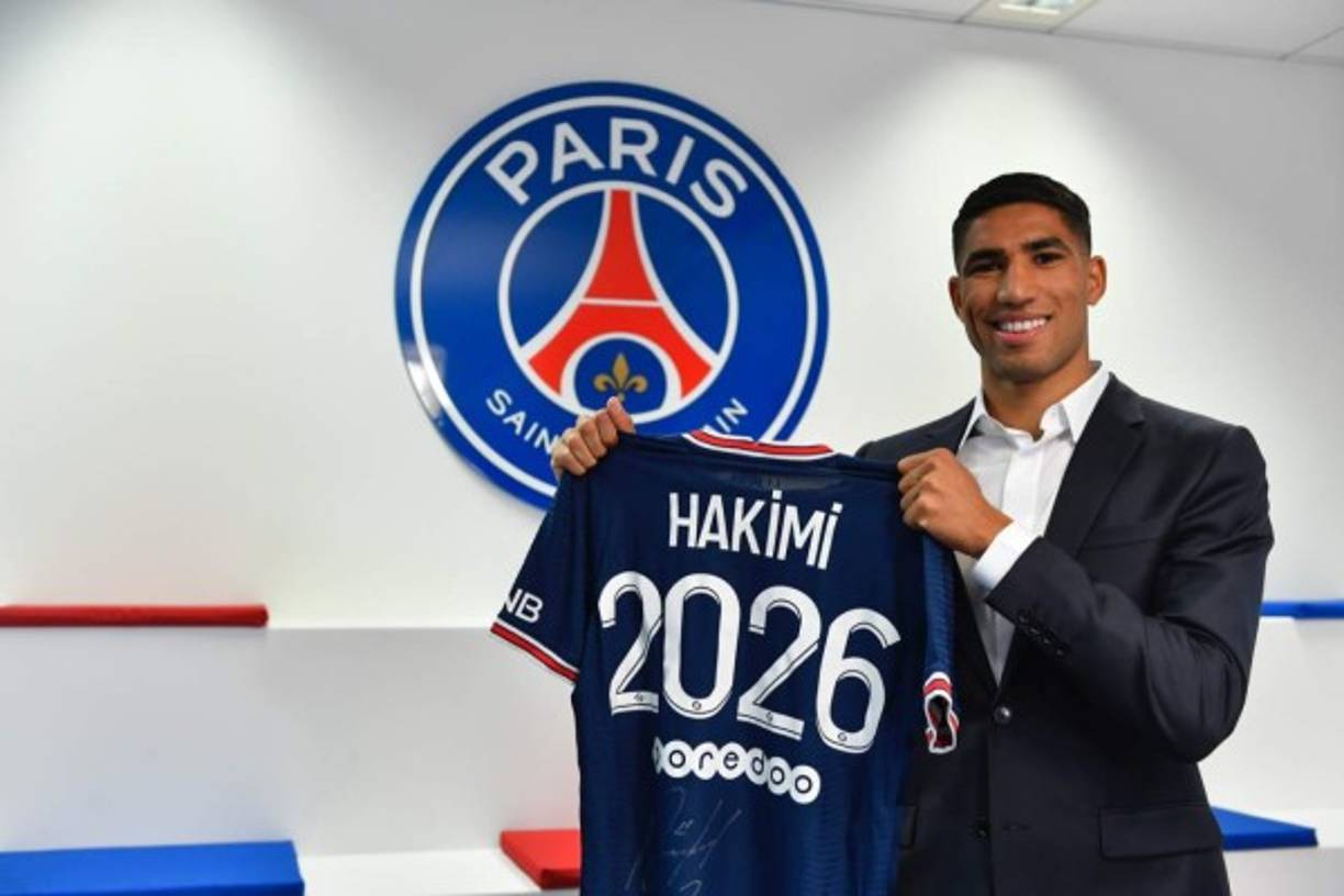 El internacional marroquí Achraf Hakimi, lateral polivalente del Inter de Milán, fichó por el PSG hasta 2026, anunció el club francés, que se hizo con uno de los jugadores con más pretendientes. El lateral en su momento formó parte del Real Madrid. Foto Twitter PSG.