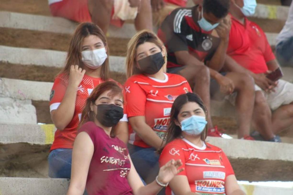 Estas chicas portaron la camiseta de la Real Sociedad.
